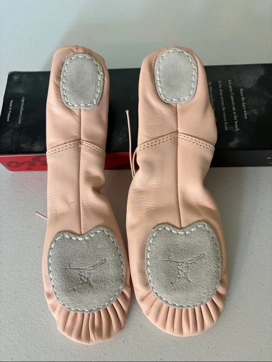 Capezio Ballet Flats in Light Pink Split sole Daisy - Picture 3 of 4